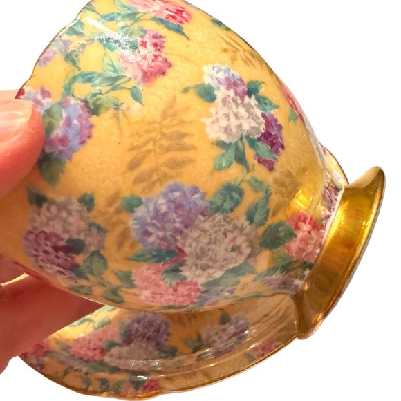 Vintage SHELLEY IVORY SUMMER GLORY CHINTZ CUP AND SAUCER WITH GOLD TRIM - Picture 6 of 9